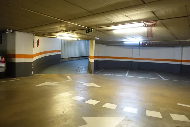Estupenda plaza de garaje en calle Guadalquivir — 11