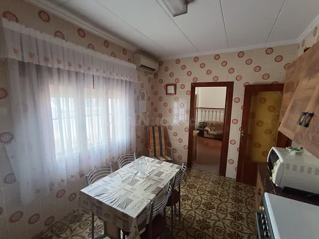 Amplia Planta Baja CON ACCESO A TRES CALLES en venta en Mira - foto 5