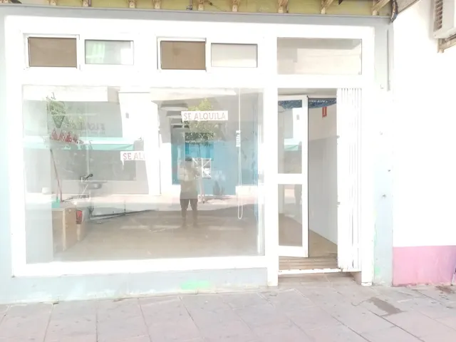 LOCAL COMERCIAL EN EL CORAZÓN DE ESTEPONA — A 100 M DE LA PLAZA CENTRAL — 28