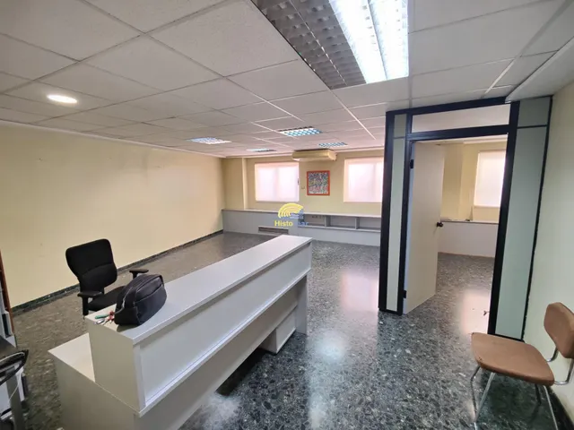 ESTUPENDA OFICINA EN EL EDIFICIO LA ROTONDA — 8
