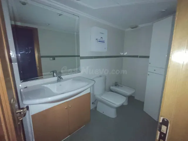 LOCAL CÉNTRICO DE 241M2 — 5