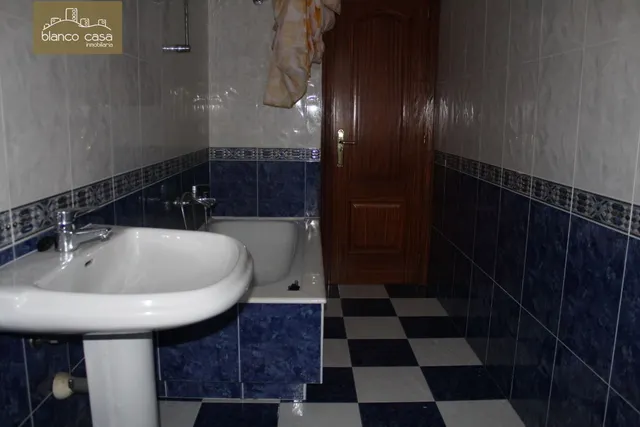 Oficina en el centro de Carballo por 350€ — 14