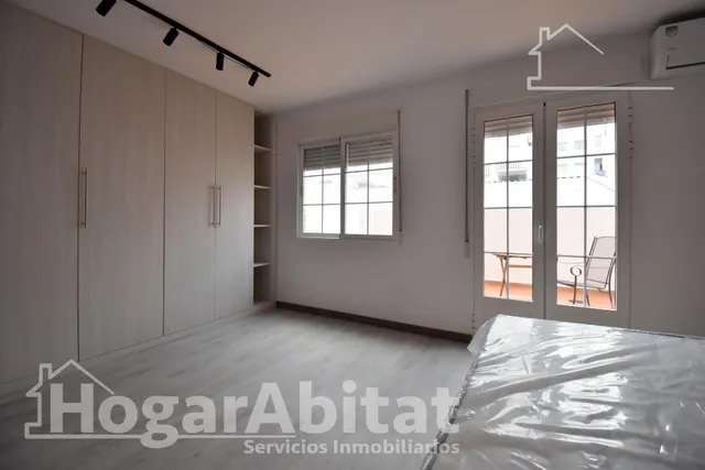 Bonito, luminoso y reformado con gran terraza, balcón y ascensor, cerca del centro — 32