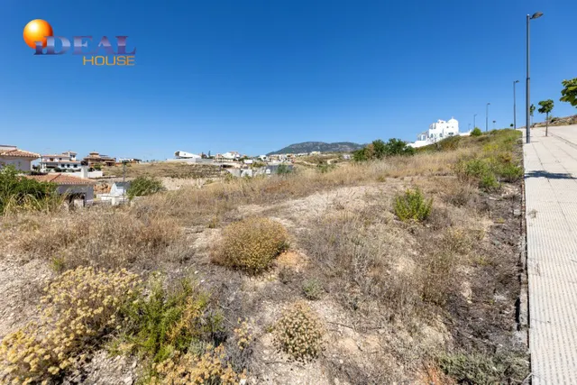 Venta de solar urbano en La Zubia (Zona Altos de La Zubia) — 22
