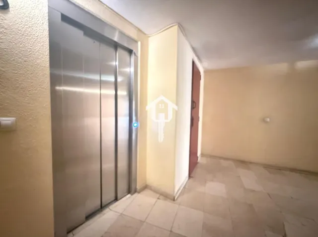 Espectacular piso de 3 habitaciones con patio y aire acondicionado en zona campoamor de Alicante — 36