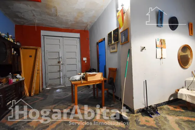 ¡ECONOMICA! AMPLIA CASA CON TERRAZA Y CON MUCHAS POSIBILIDADES — 19