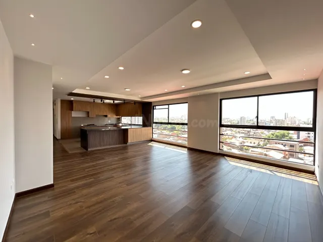 Dúplex 4 habitaciones 426m² en alquiler - Sarco — 2