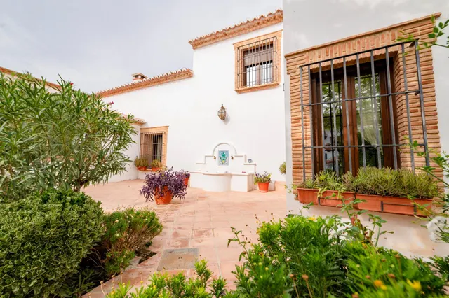 Casa de Campo Reformada en Villanueva de la Concepción: Paz, Elegancia y Vistas Únicas — 16
