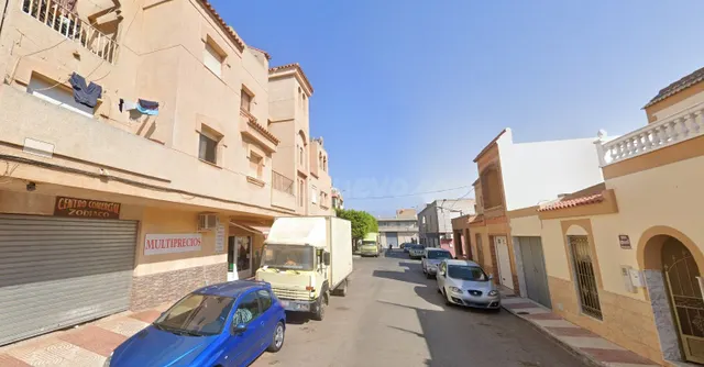 Se vende Piso OKUPADO en Antoñete 4 Roquetas de Mar, (Almerí - foto 2