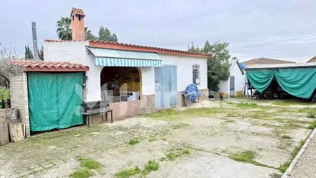 Chalet con 3.150 m2 de parcela en "LA NARANJILLA" (Carmona)  - foto 4