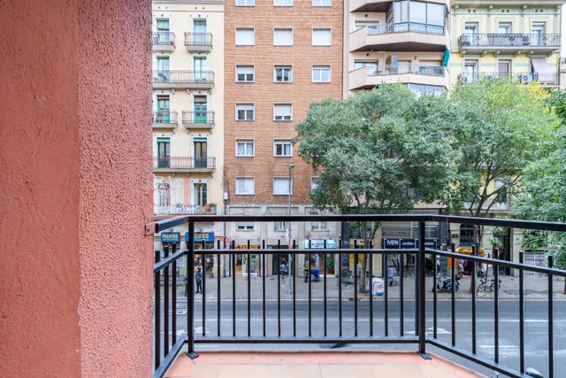 PISO PARA ENTRAR A VIVIR CON EXCELENTE UBICACIÓN EN SAGRADA FAMILIA — 7