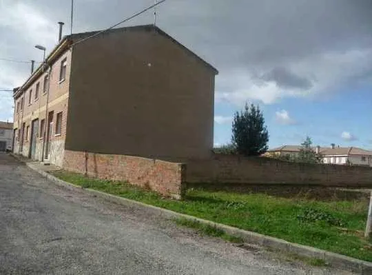 TERRENO URBANO EN BENAVIDES DE ORBIGO — 6