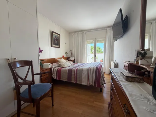 Casa de 5 habitaciones con garaje para 2 coches, terraza y aire acondicionado – lista para entrar a vivir — 16
