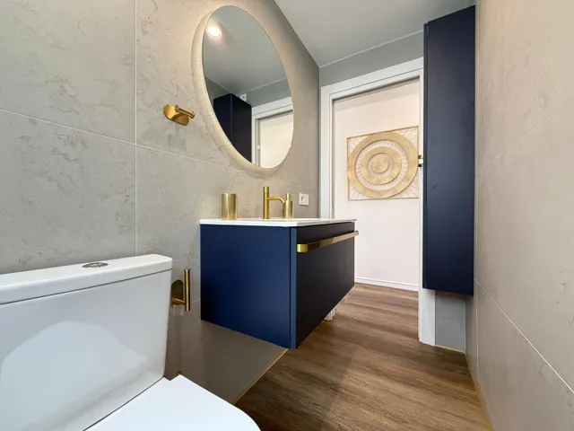 Apartamento totalmente reformado con vistas al mar y a 100 metros del puerto. con 3 dorm. 2 baños. superficie de 100 m2. — 23