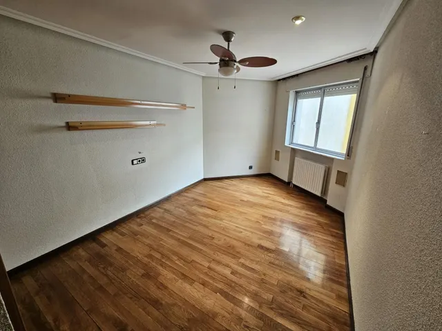Exclusividad, amplitud y confort en el centro de Salamanca, 3 amplios dormitorios y plaza de garaje cerrada — 16