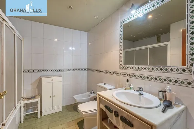 EXCLUSIVO PISO CON JARDÍN PRIVATIVO EN UNA DE LAS MEJORES URBANIZACIONES DE GRANADA — 40