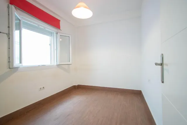 Bonito piso próximo a Santa Justa con terraza y ascensor. — 13