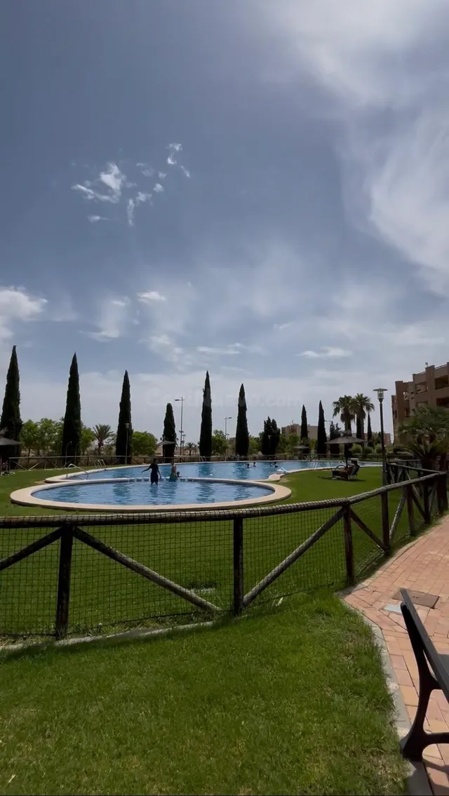 PISO CON BALCÓN, PARKING, PISCINAS Y SEGURIDAD 24h EN UNITED