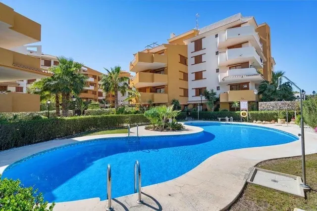 Gran apartamento en Torrevieja: 2 hab, 1 baños — 4