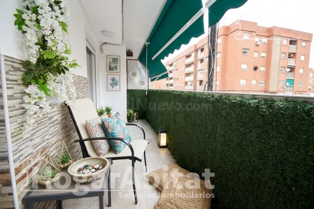 Exclusiva ubicación junto a la playa en este piso reformado  - foto 4