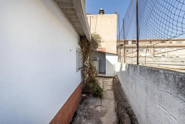 CASA CON NEGOCIO EN ALHENDIN — 23