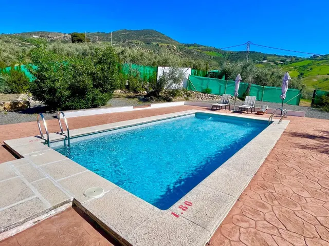 Encantadora casa de campo con piscina y olivar en Antequera - foto 2