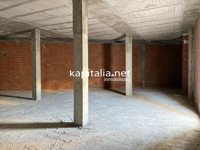 Local a la venta en Albaida. — 2