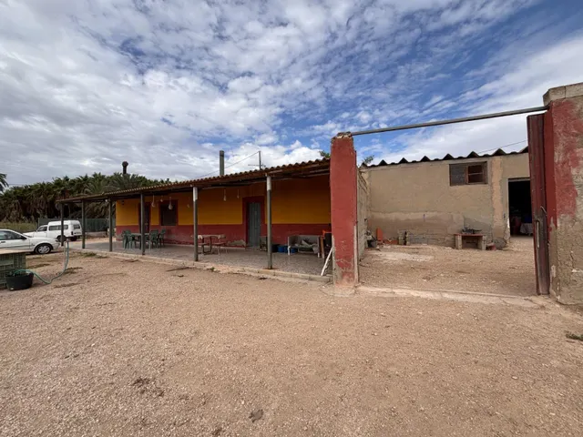 Chalet en Venta: Oportunidad Única por €318,000 — 31