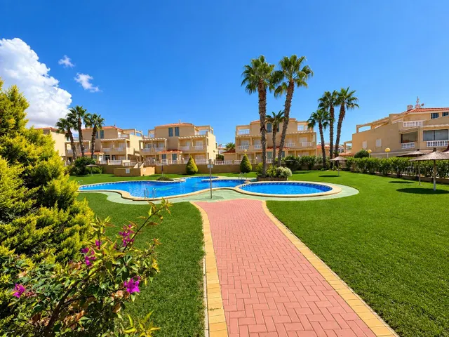 Vivienda con amplio solárium privado en Zeniamar VI – Orihuela Costa — 40