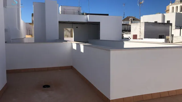 Oportunidad en el Centro de Cádiz: Local Comercial Versátil — 8