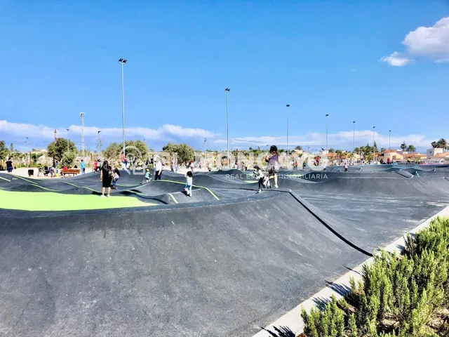 Fantástico apartamento con vistas laterales al mar en Punta Prima, Alicante, Costa Blanca — 27