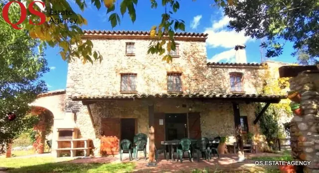 Masía con licencia turística en Cellerà de Ter - foto 2