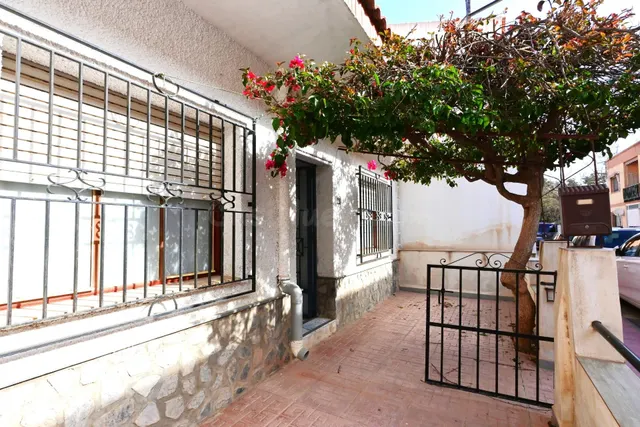 Se vende planta baja de 3 habitaciones y un aseo en el centr - foto 2