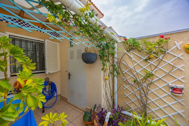 Bungalow de 2 dormitorios y piscina comunitaria en Orihuela Costa — 29