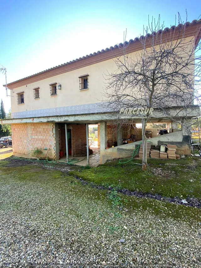 POSADAS- Parcela de terreno de 3.000m con casa en 2 plantas. — 28