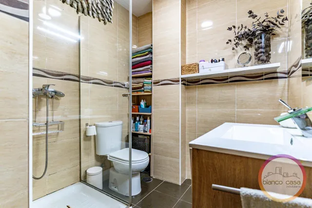 ¡ un piso con terraza de más de 25 m2, garaje y trastero en Carballo por 189.990€! — 12