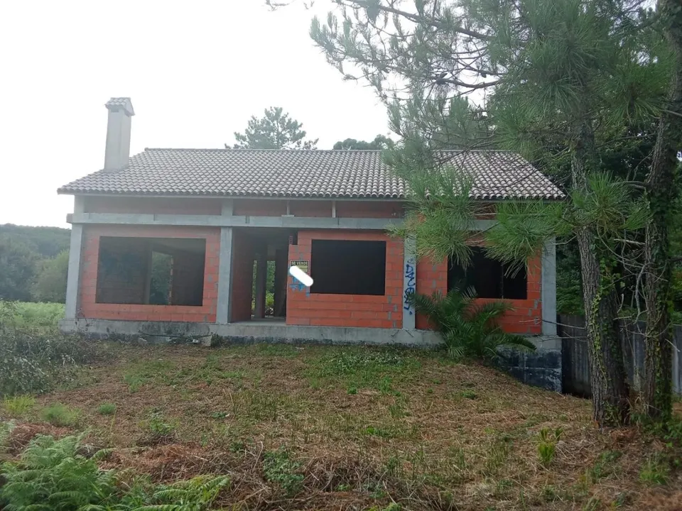 Finca Rústica con estructura de chalet en construcción a 5 minutos de la playa de "Langosteira" (Finisterre)