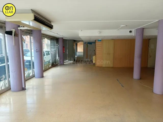 AMPLIO LOCAL EN EL CORAZÓN DE GRANOLLERS — 2