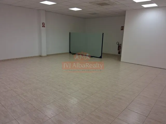 EN VENTA O ALQUILER ESPECTACULAR LOCAL EN ZONA INDUSTRIA — 8