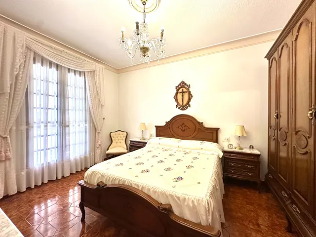 COQUETO CHALET A UN PASO DE LA CIUDAD! — 21
