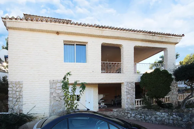 AMPLIO CHALET INDEPENDIENTE EN VENTA EN SIERRA PERENCHIZA — 3