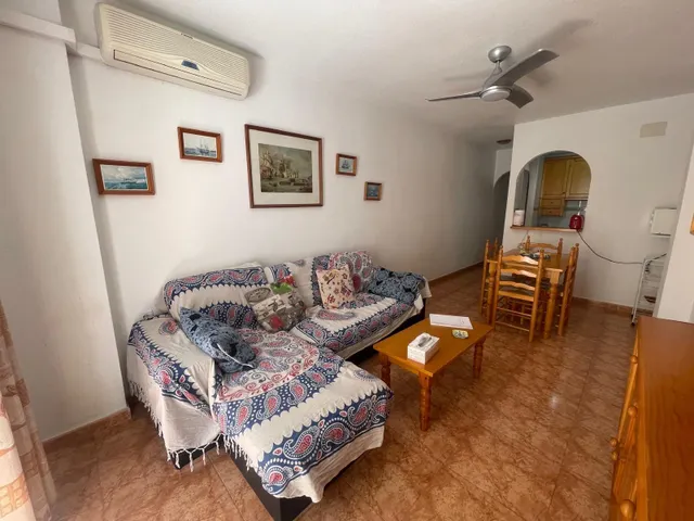 Apartamento con garaje y piscina en el centro de Torrevieja — 3