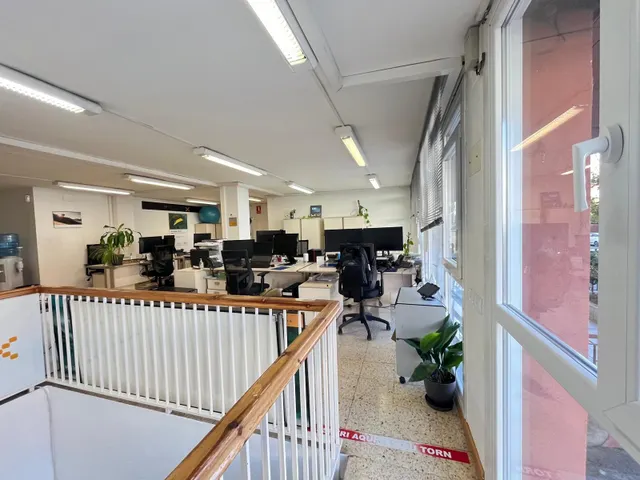 Espectacular local oficina con 170 m2 en Avenida Barcelona zona Esclat — 16