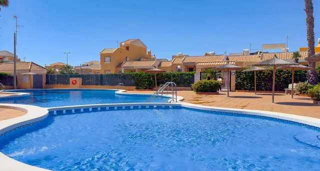 Casa con jardín privado, solárium y gran potencial en Ciudad Quesada — 35