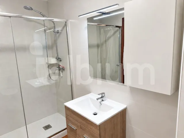 Amplio piso de 4 habitaciones con terraza, parking y trastero — 28