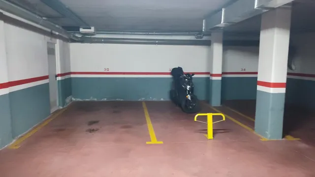 SE VENDE PLAZA DE GARAJE PARA MOTO EN ZONA NUEVO HOSPITAL — 9