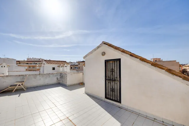 Bungalow de 3 dormitorios con piscina comunitaria en la playa de Los Locos — 32