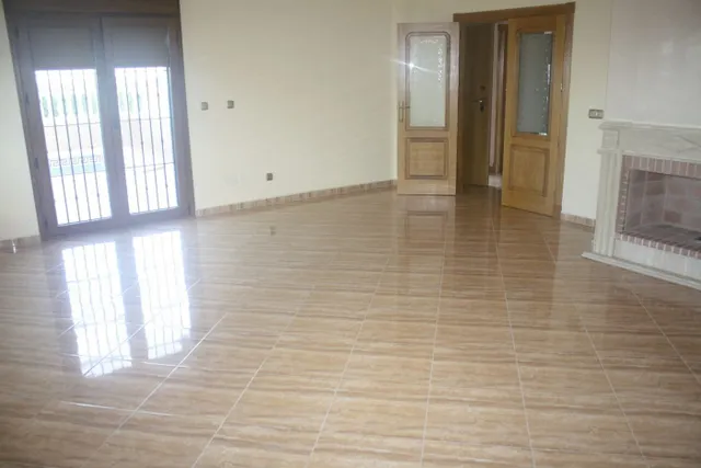 Fantástico Chalet Estilo Mediterráneo en Los Altos de Torrevieja con 3 Dormitorios y 4 Baños — 13
