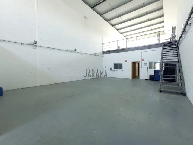 NAVE EN VENTA POLIGONO BARRENA - foto 4
