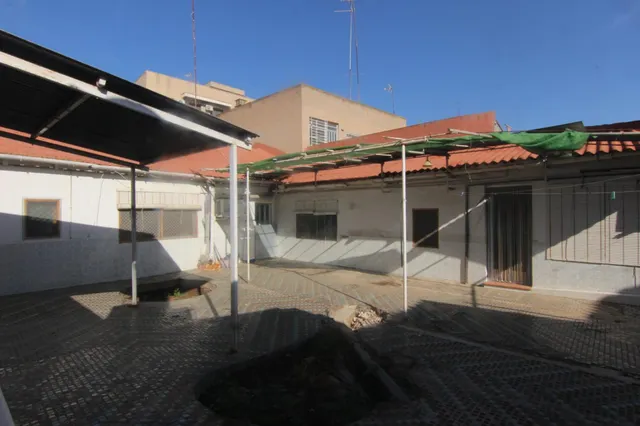PLANTA BAJA , 350 METROS , PATIO AMPLIO , GRAN OPORTUNIDAD — 46